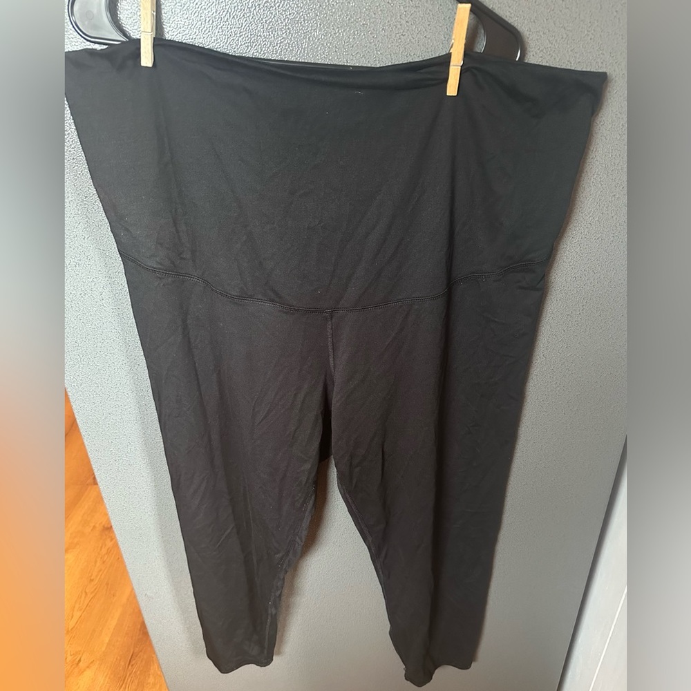Maurice’s black maternity capris